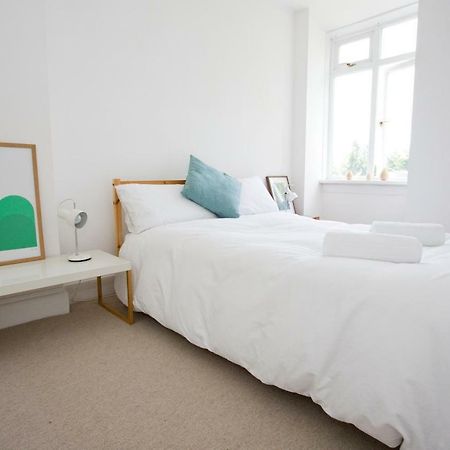 Bright 2 Bedroom Apt - Great Location - Free Parking Bournemouth Buitenkant foto