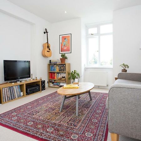 Bright 2 Bedroom Apt - Great Location - Free Parking Bournemouth Buitenkant foto