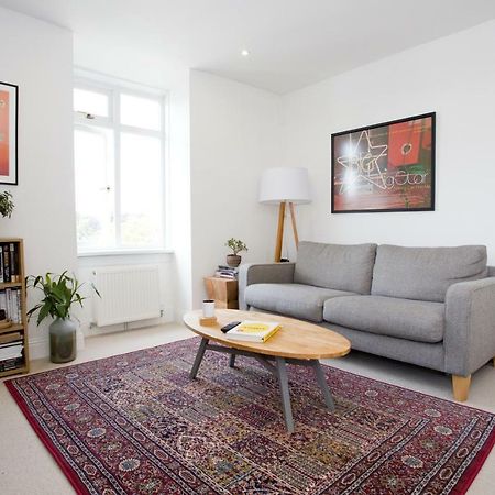Bright 2 Bedroom Apt - Great Location - Free Parking Bournemouth Buitenkant foto