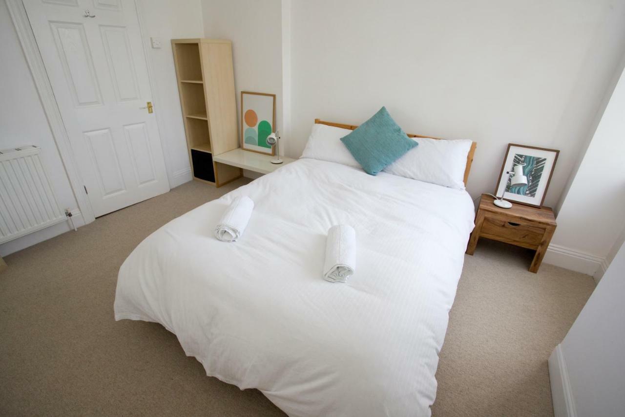 Bright 2 Bedroom Apt - Great Location - Free Parking Bournemouth Buitenkant foto