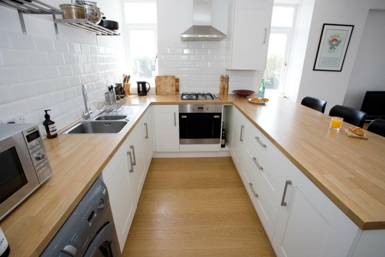 Bright 2 Bedroom Apt - Great Location - Free Parking Bournemouth Buitenkant foto