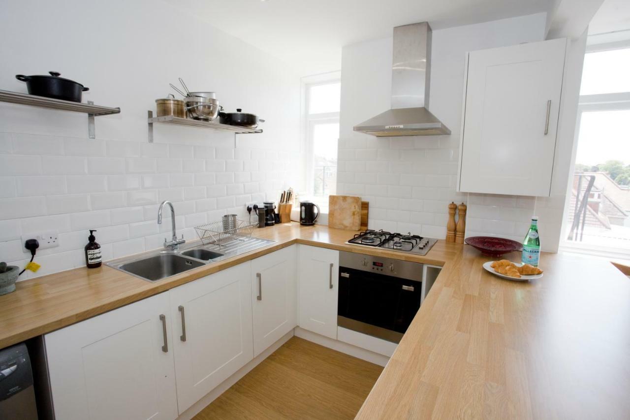 Bright 2 Bedroom Apt - Great Location - Free Parking Bournemouth Buitenkant foto
