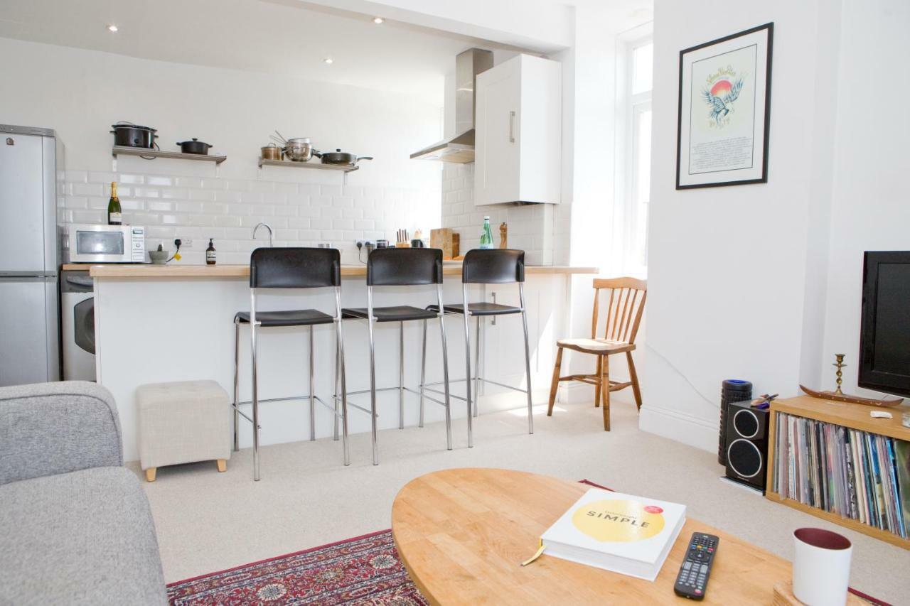 Bright 2 Bedroom Apt - Great Location - Free Parking Bournemouth Buitenkant foto